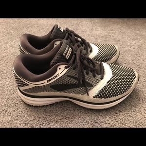 Women’s Running Shoes - Brooks Revel Size 8(B) M